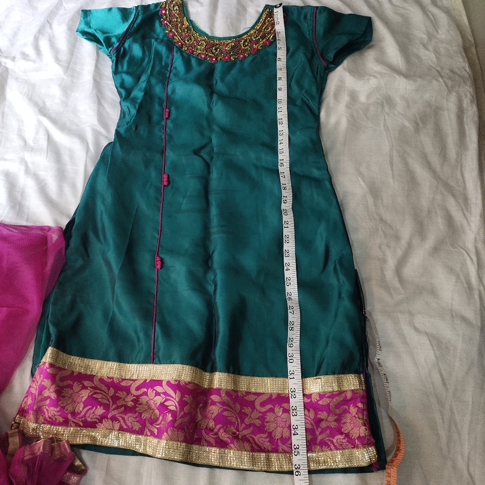 Silk suit - Picture 6 of 10